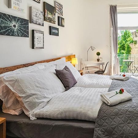 3 Room Apartment In The Beautiful Street Budapest Eksteriør bilde
