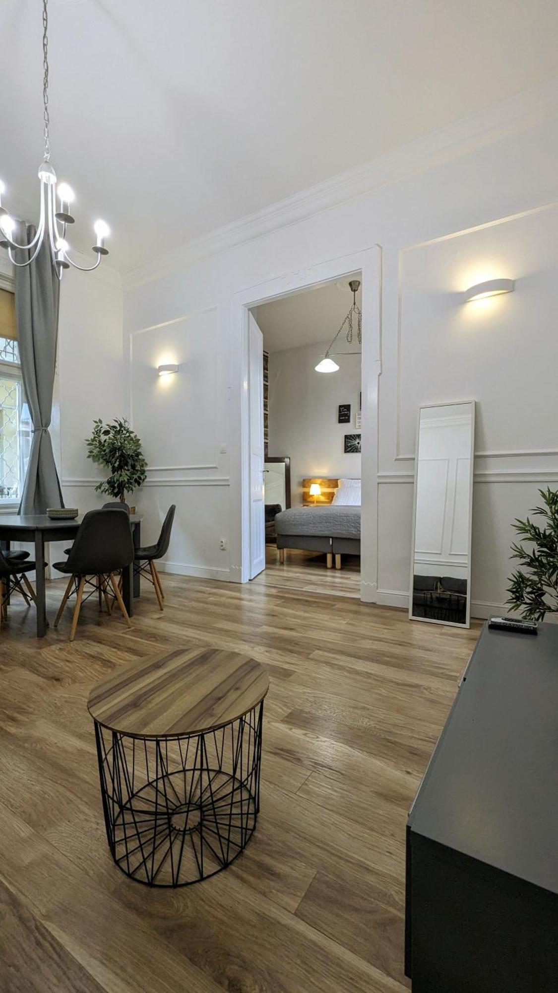 3 Room Apartment In The Beautiful Street Budapest Eksteriør bilde