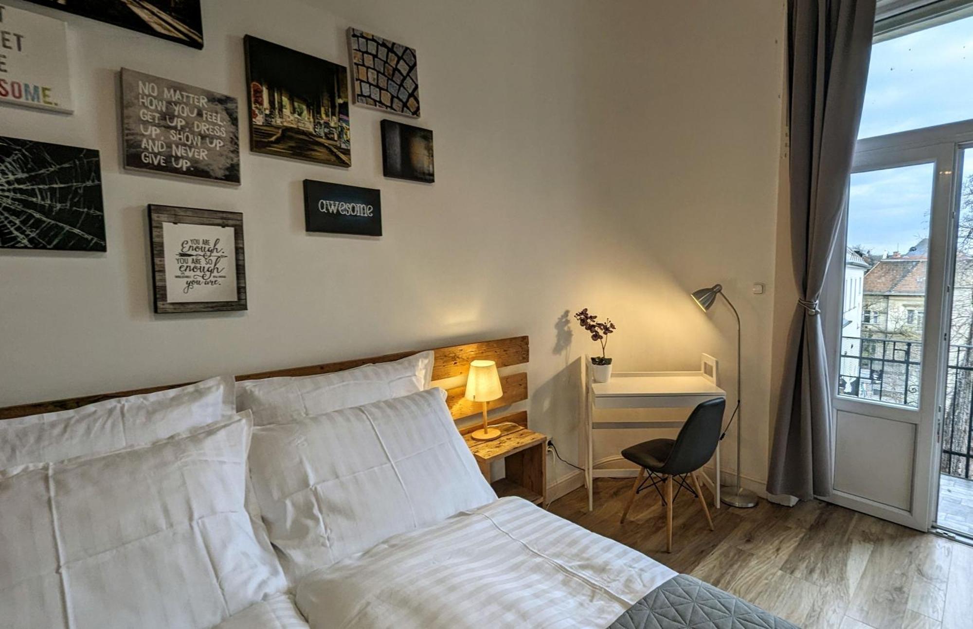 3 Room Apartment In The Beautiful Street Budapest Eksteriør bilde