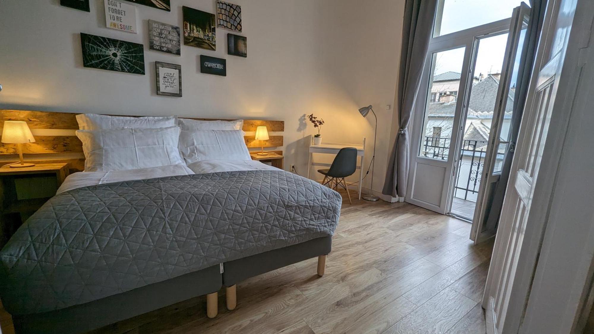 3 Room Apartment In The Beautiful Street Budapest Eksteriør bilde