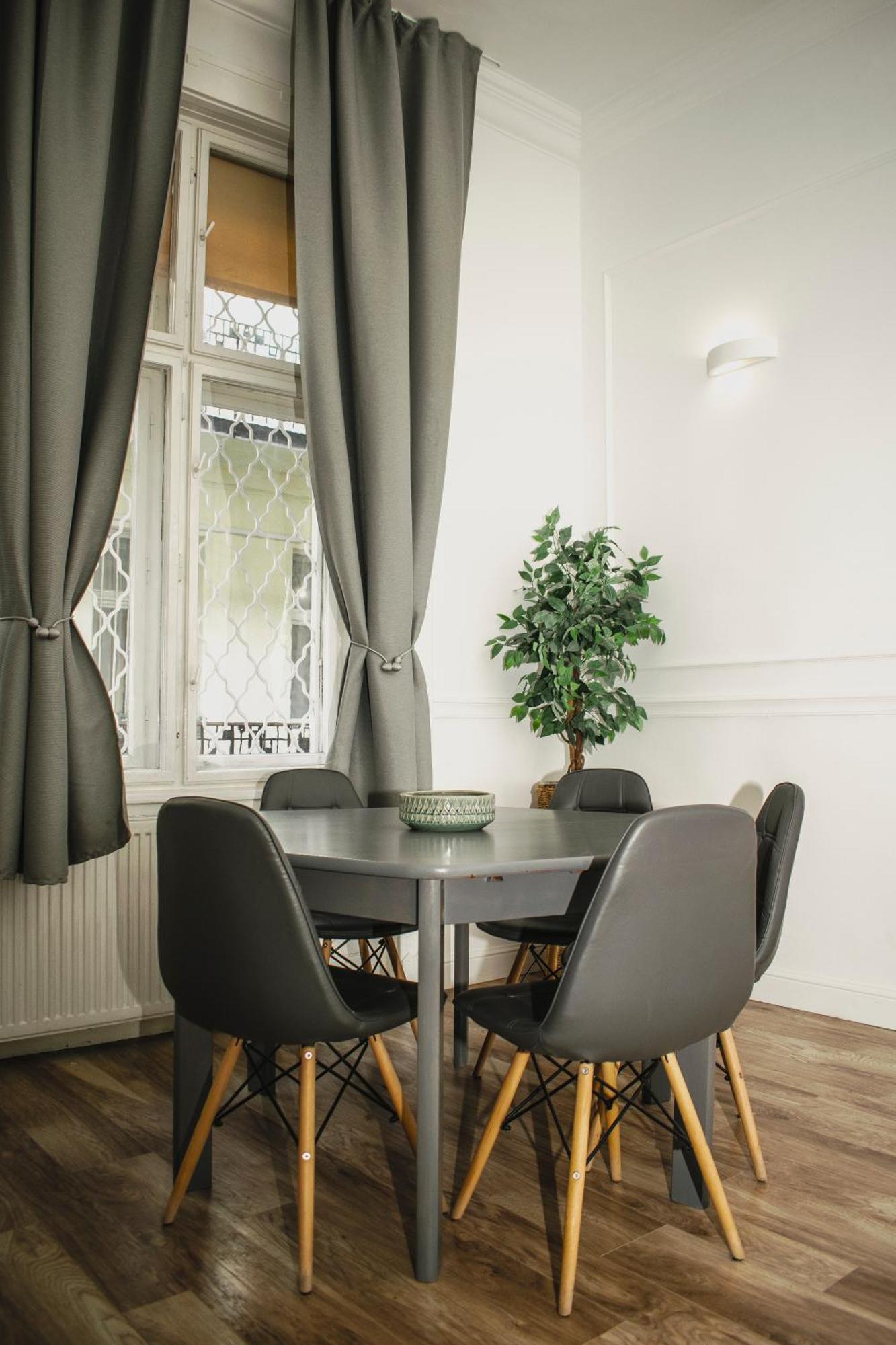 3 Room Apartment In The Beautiful Street Budapest Eksteriør bilde
