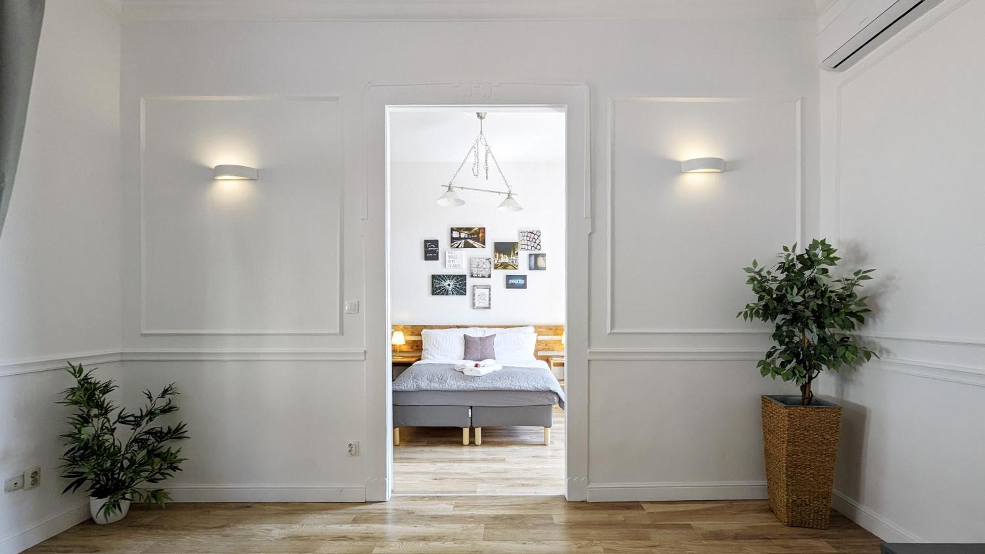 3 Room Apartment In The Beautiful Street Budapest Eksteriør bilde