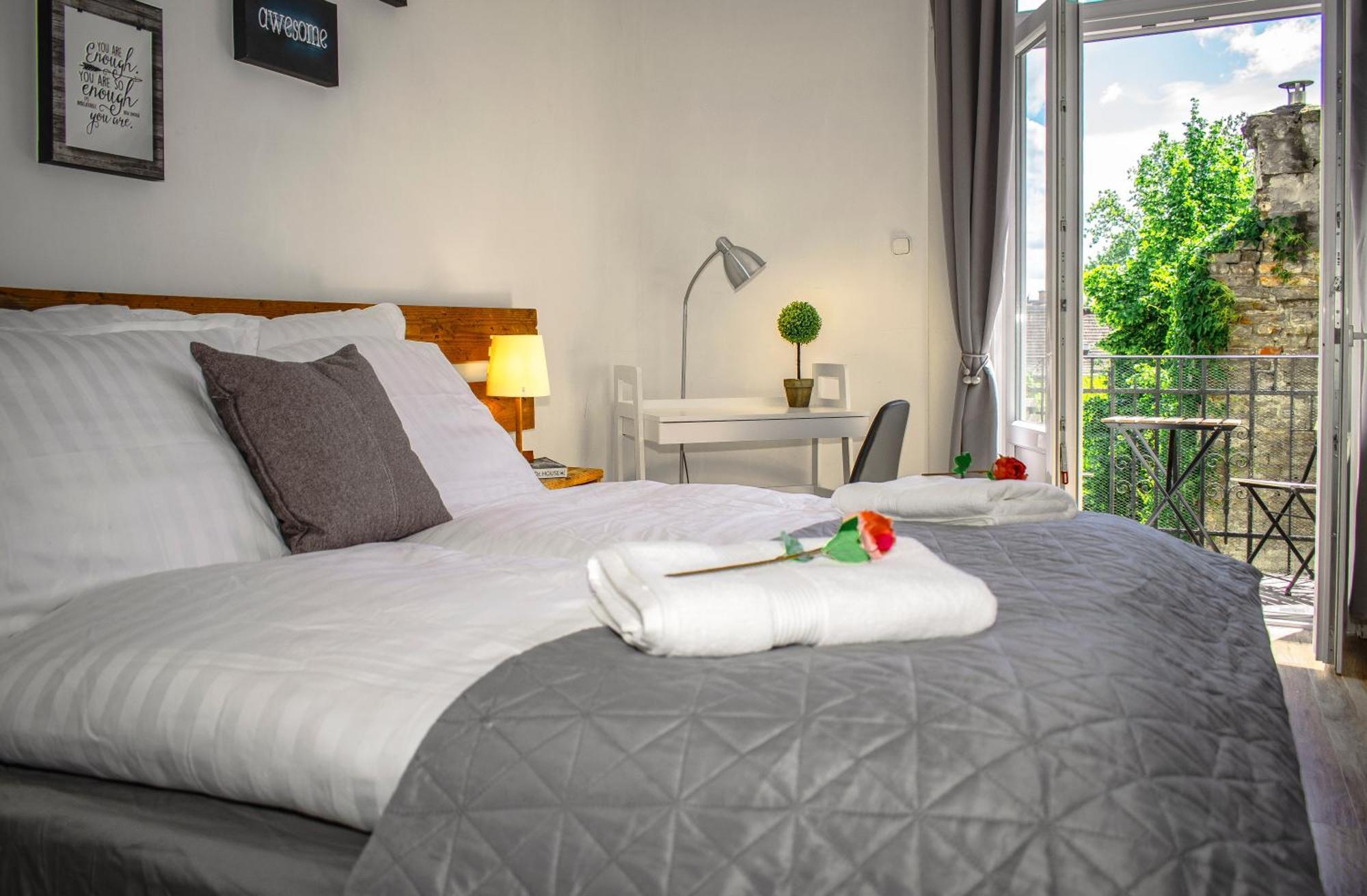 3 Room Apartment In The Beautiful Street Budapest Eksteriør bilde