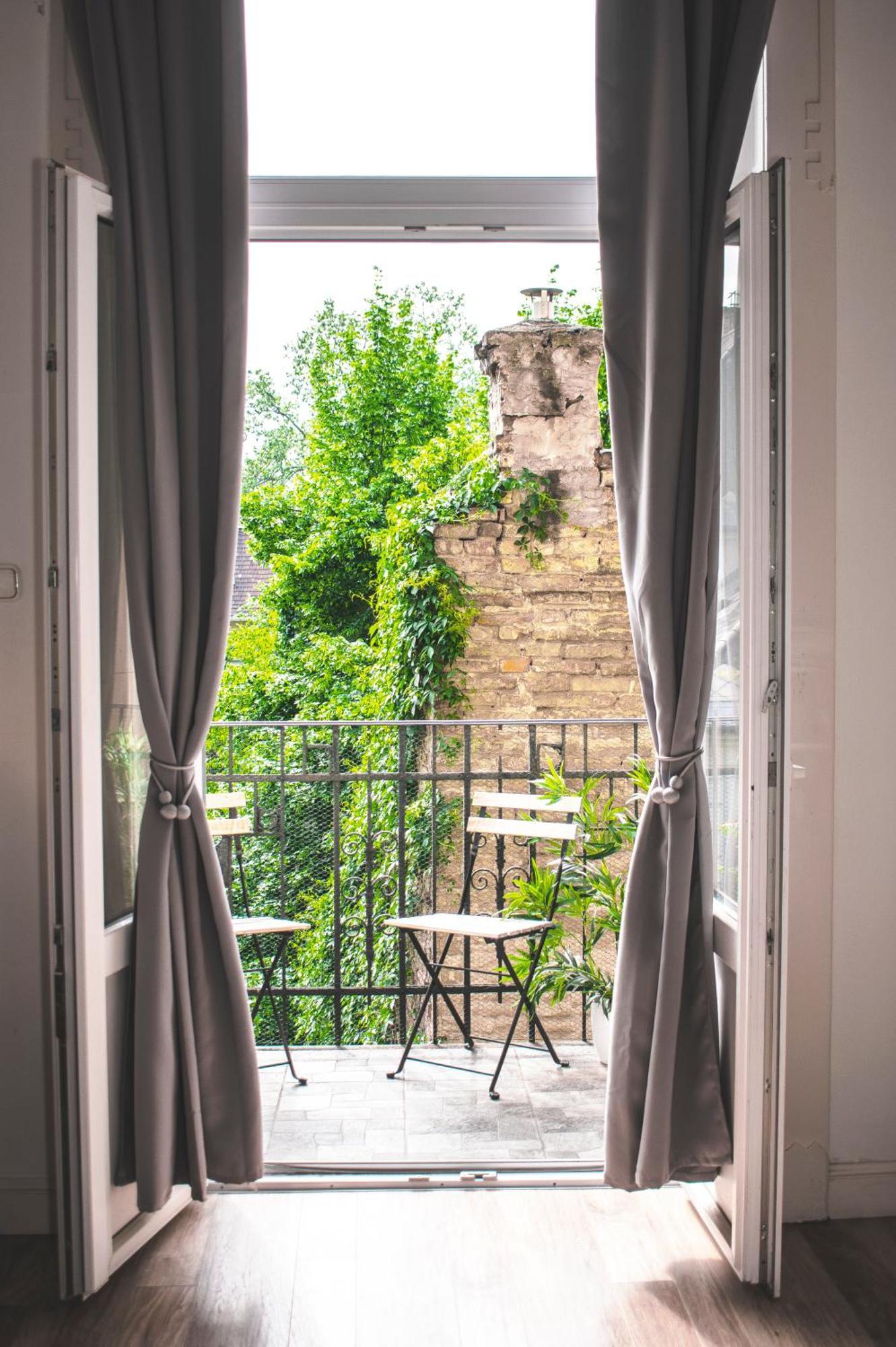 3 Room Apartment In The Beautiful Street Budapest Eksteriør bilde
