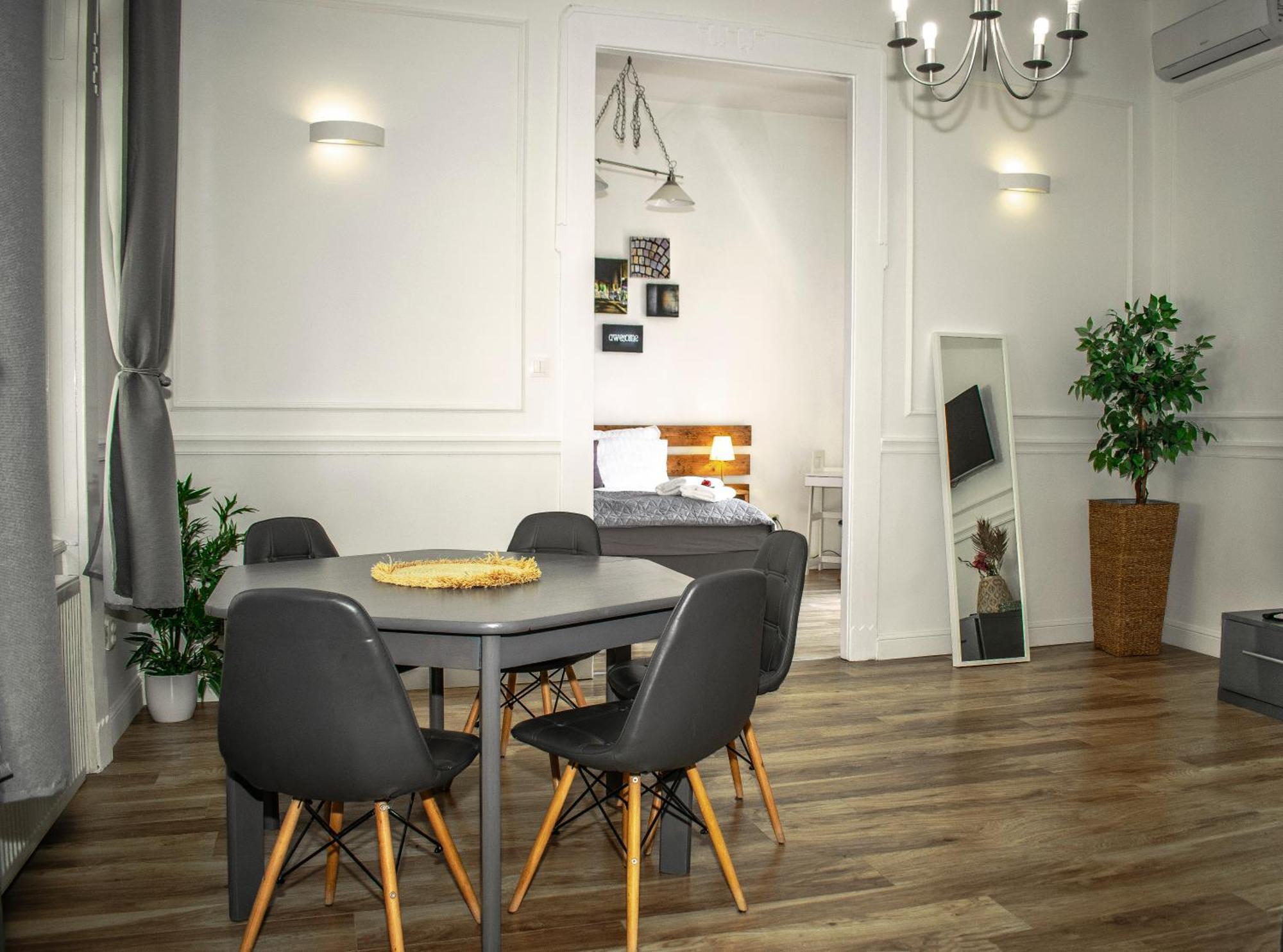 3 Room Apartment In The Beautiful Street Budapest Eksteriør bilde