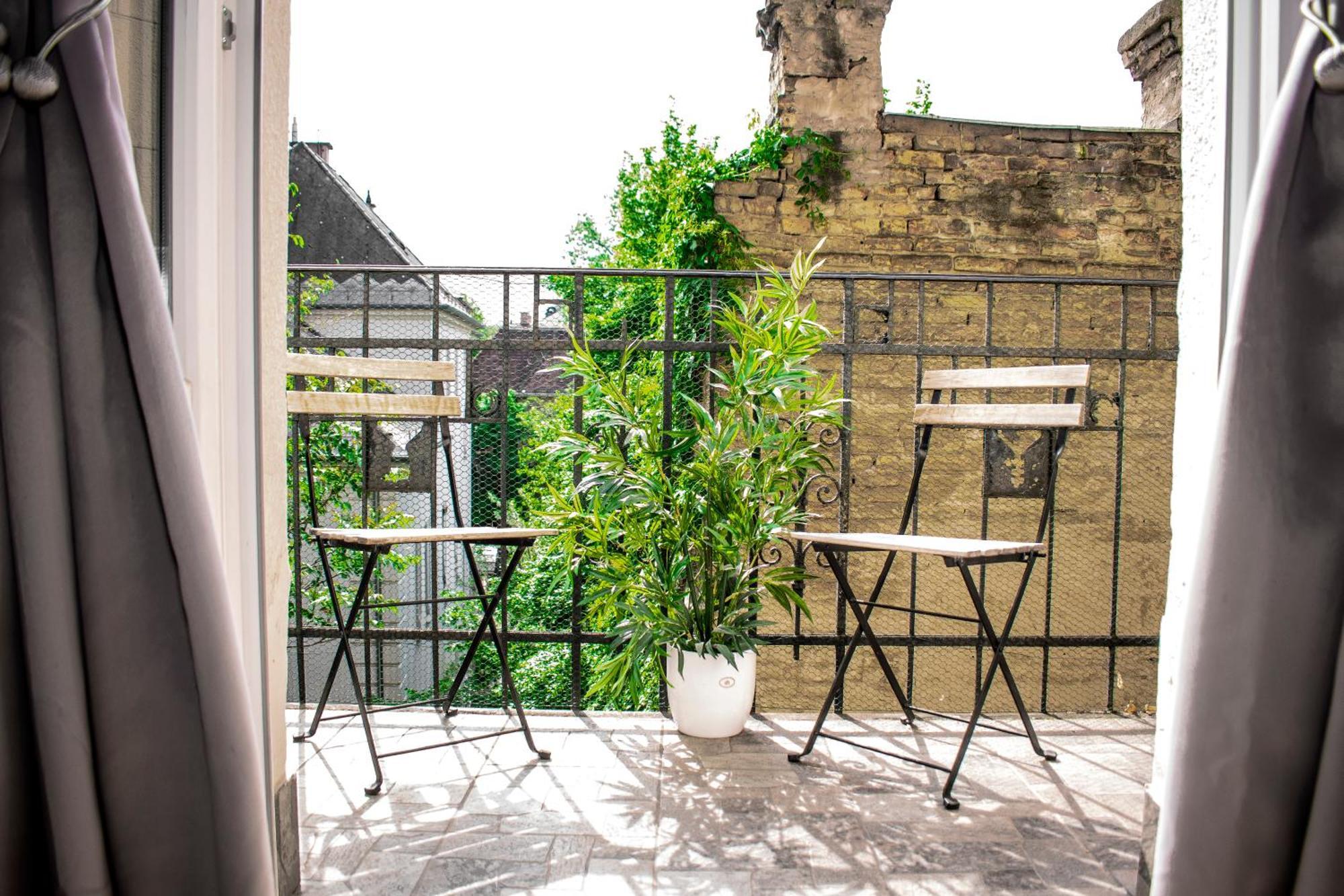3 Room Apartment In The Beautiful Street Budapest Eksteriør bilde