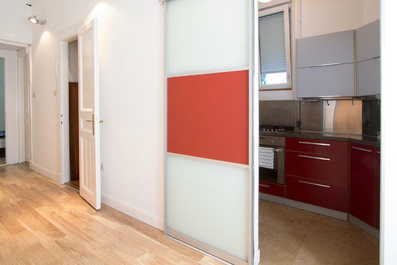 3 Room Apartment In The Beautiful Street Budapest Eksteriør bilde