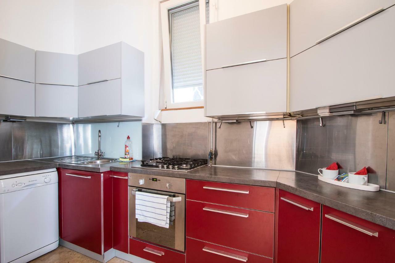 3 Room Apartment In The Beautiful Street Budapest Eksteriør bilde