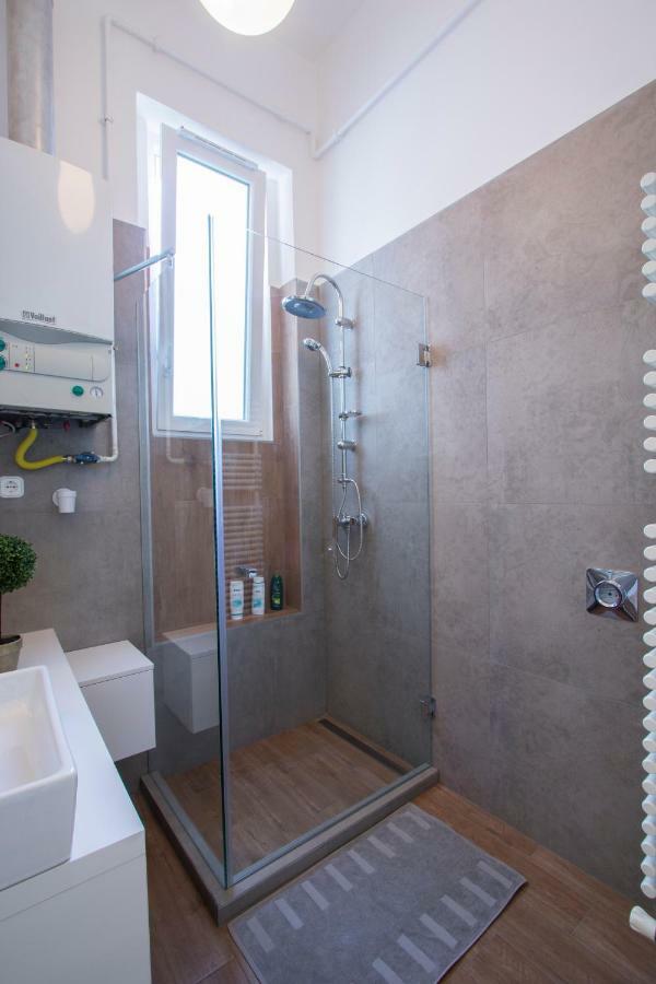 3 Room Apartment In The Beautiful Street Budapest Eksteriør bilde