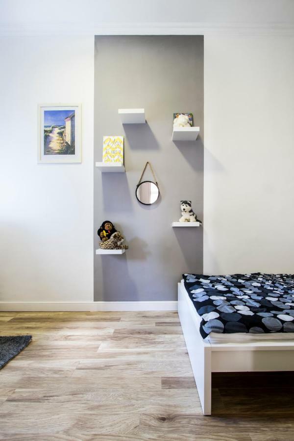 3 Room Apartment In The Beautiful Street Budapest Eksteriør bilde